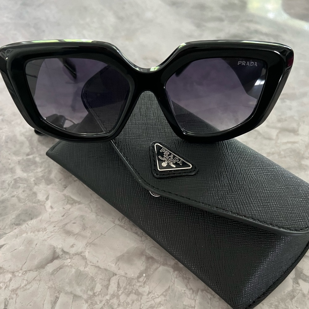 Brand new Prada SPR 14Z-black sunglasses